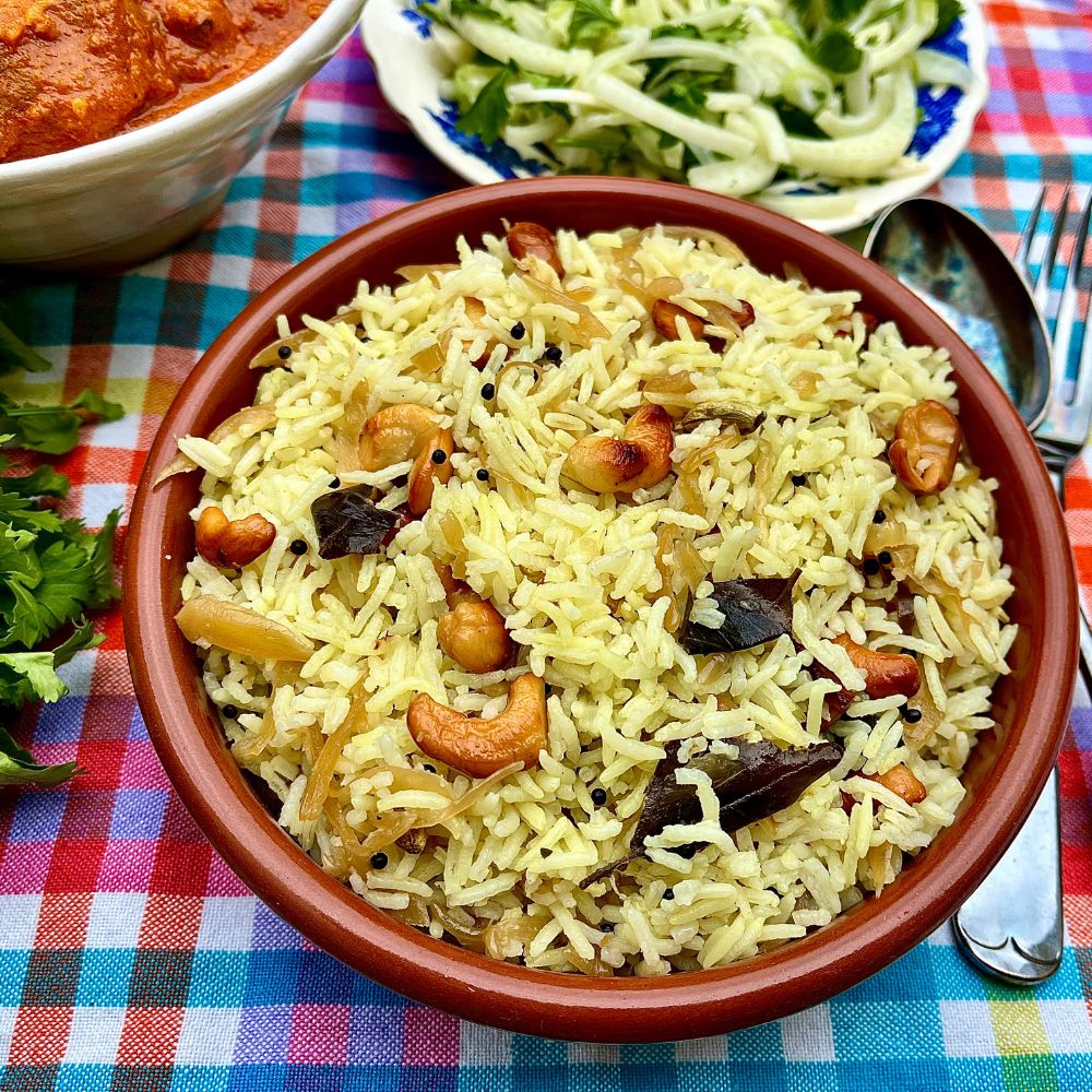 Frozen: Toasted cashew nut and curry leaf rice with caramelised onion and mustard seeds. Serves two. Vegan