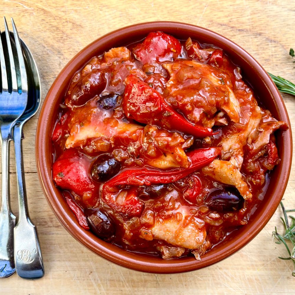 Frozen: Chicken Cacciatore with olives, tomato and red peppers. Serves two.