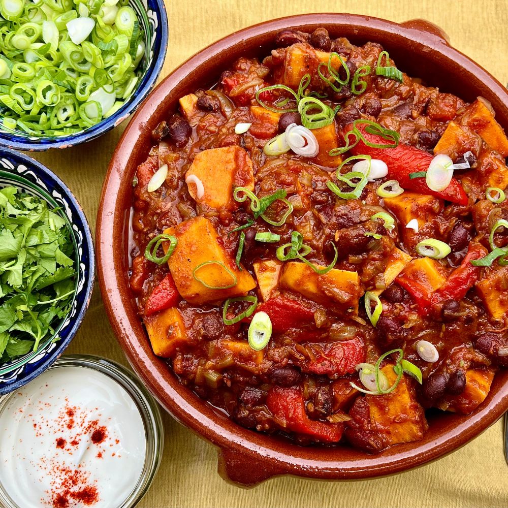Frozen: Smoky chipotle chilli with sweet potato and roast pepper. Vegan. Serves two
