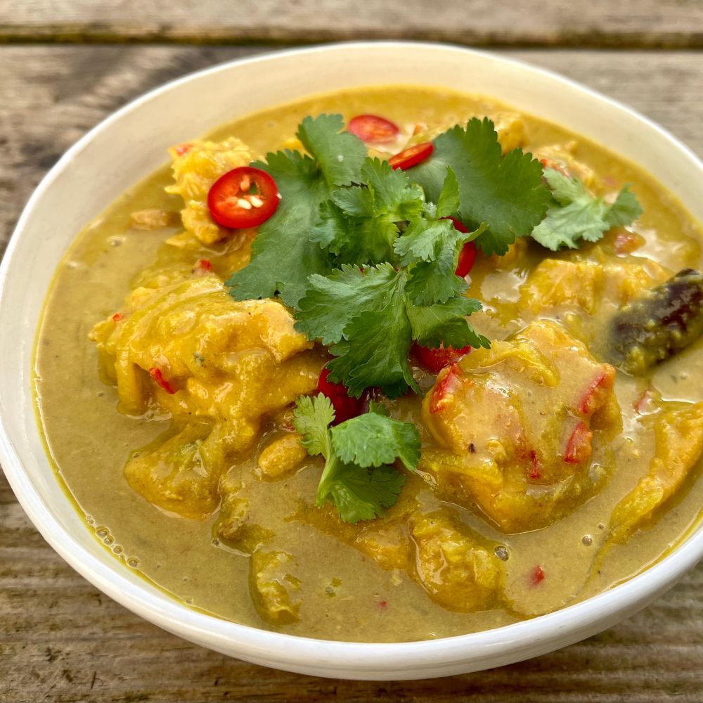 Frozen: South Indian chicken curry with coconut, tamarind and curry leaves. Serves two.
