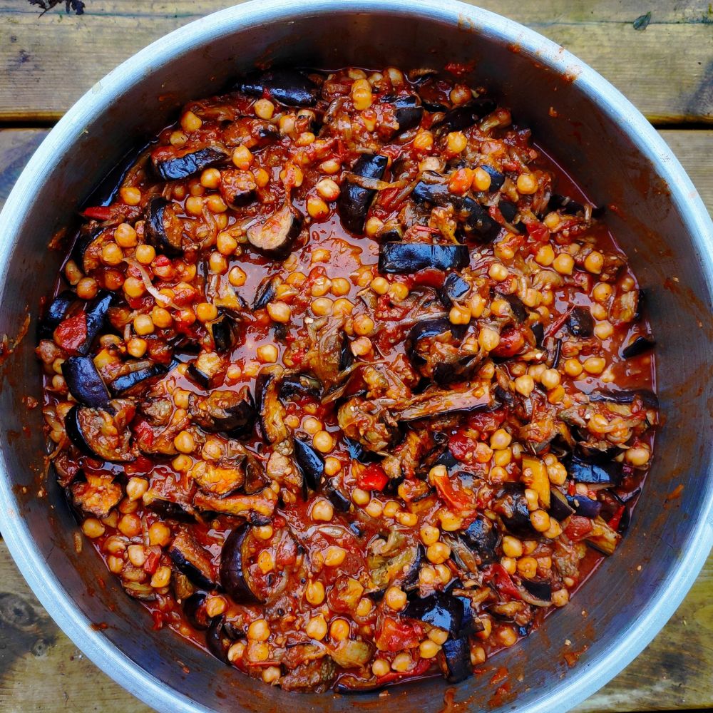 Frozen: Indonesian aubergine and chickpea curry with chilli, tomato and lime leaves. Vegan. Serves two