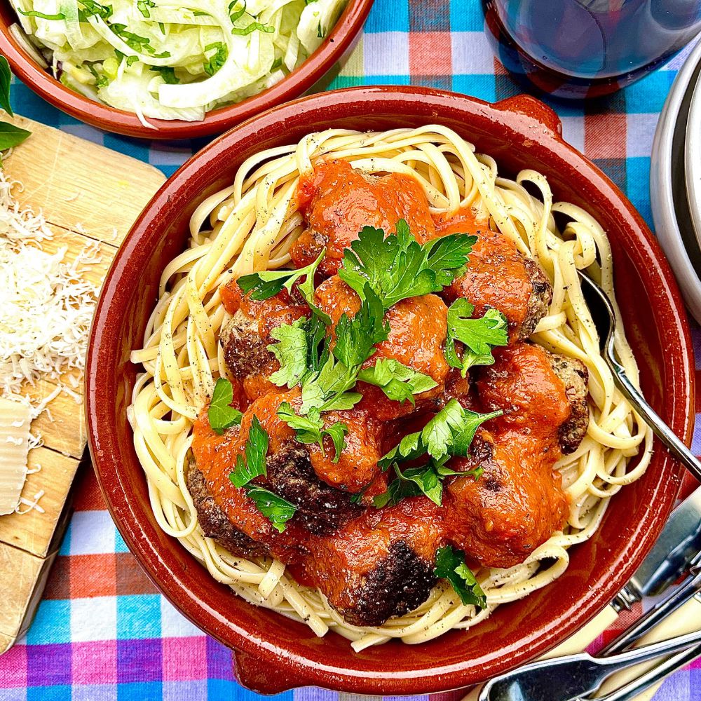 Frozen: Beef, ricotta, parmesan and basil meatballs with slow-cooked tomato sauce.  Serves two